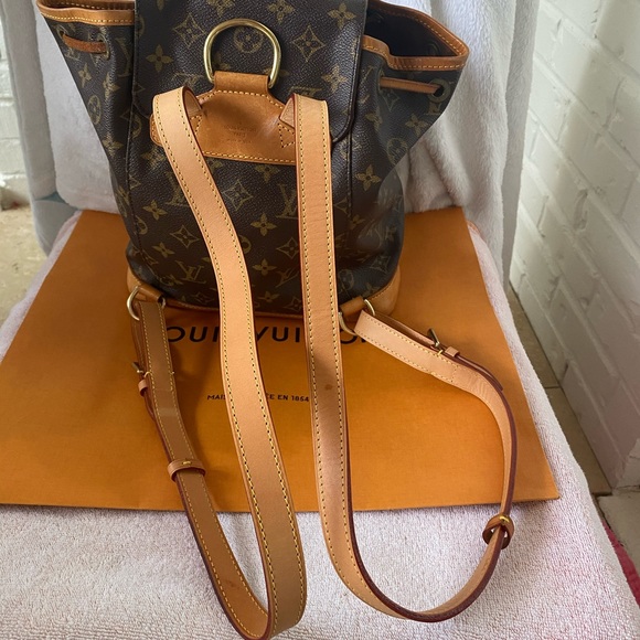 *LOUIS VUITTON MONTSOURIS BACKPACK* w/ new straps - Picture 4 of 16